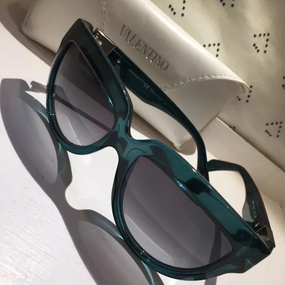 Valentino V694S Turquoise Sunglasses - Picture 2 of 6